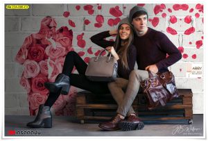 วอลเปเปอร์ติดผนังลายดอกกุหลาบ