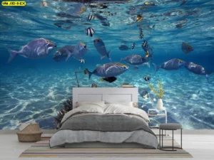 ห้องนอนตกแต่งด้วยภาพใต้ทะเลสามมิติครอบคลุมทั้งผนัง มีปลาทะเลหลากสีและแสงแดดทะเลส่องผ่านน้ำใส สร้างความรู้สึกเหมือนนอนใต้ทะเลจริง