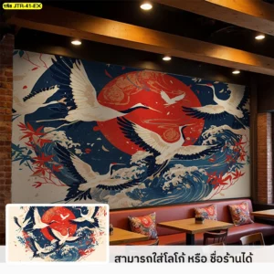 ภาพศิลปะนกกระเรียนญี่ปุ่น เน้นโทนสีน้ำเงิน-แดง พร้อมคลื่นทะเลกราฟิกเสริมบรรยากาศ สร้างแรงบันดาลใจและเสน่ห์ในห้องรับแขกยุคใหม่