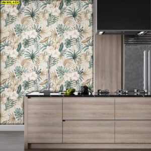 วอลเปเปอร์ลายใบสนเขียวทองตกแต่งห้องครัวสไตล์ธรรมชาติพร้อมเฟอร์นิเจอร์ไม้สีน้ำตาลอ่อนสร้างบรรยากาศอบอุ่น