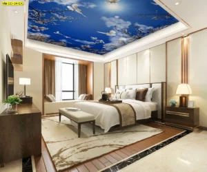 ห้องนอนหรูตกแต่งด้วยวอลเปเปอร์ภาพวิวท้องฟ้าดอกซากุระนกบินบนเพดานสไตล์โมเดิร์นลักซ์ชัวรี่โทนสีครีมน้ำตาลพร้อมเตียงไม้คุณภาพสูงและแสงไฟอบอุ่น
