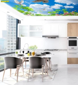 วอลเปเปอร์ภาพวิวท้องฟ้า ใบไม้นกบินตกแต่งเพดานห้องครัวสีขาวสไตล์โมเดิร์นพร้อมเกาะครัวและโต๊ะรับประทานอาหารในคอนโดหรูวิวเมือง