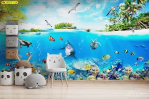 วอลเปเปอร์โลกใต้น้ำสำหรับห้องเด็กเต็มไปด้วยสัตว์ทะเลสีสันสดใสและต้นไผ่ทะเลเพื่อกระตุ้นจินตนาการ