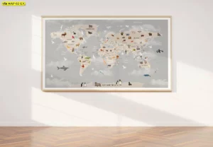 ภาพติดผนังแผนที่โลกในกรอบไม้โทนสีเทาพร้อมสัตว์จากทั่วโลกเหมาะสำหรับตกแต่งห้องเด็กวัยเรียนที่ต้องการบรรยากาศเรียบหรูและมีระดับ