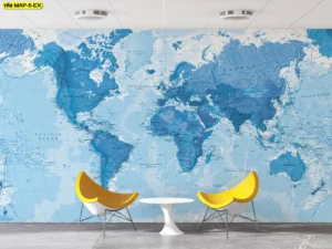 ห้องพักผ่อนสไตล์มินิมอลตกแต่งด้วยภาพวอลเปเปอร์แผนที่โลกโทนสีฟ้าหลายระดับซึ่งสร้างความรู้สึกสงบและกว้างขวาง เหมาะสำหรับพื้นที่พักผ่อนส่วนตัวที่ต้องการความผ่อนคลาย