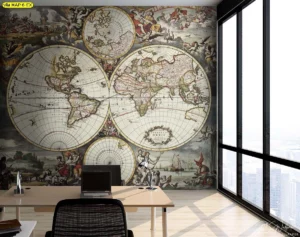 ห้องทำงานตกแต่งด้วยวอลเปเปอร์ลายแผนที่โลกโบราณ สีโทนธรรมชาติโดยใช้ไม้และเก้าอี้สีเทาเพิ่มความอบอุ่นและเป็นสัดส่วน