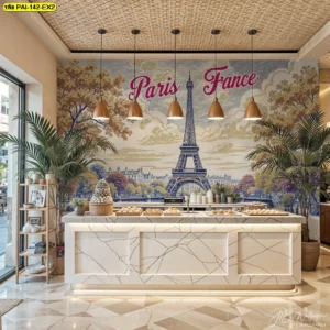 เคาน์เตอร์บาร์ในร้านอาหารหรือโรงแรม ตกแต่งผนังด้านหลังด้วย วอลเปเปอร์ภาพวาดปารีส สไตล์ย้อนยุค