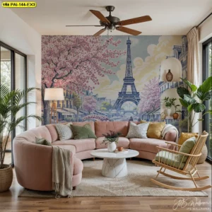 ห้องนั่งเล่นตกแต่งผนังด้วยภาพพิมพ์ลายปารีสและดอกซากุระสีชมพูสดใส เข้ากับโซฟาสีชมพูทรงโค้งและโต๊ะกลางหินอ่อน