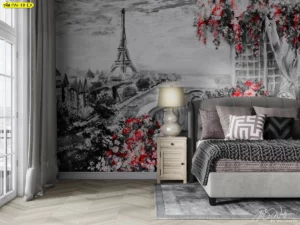 ห้องนอนสไตล์คลาสสิกตกแต่งด้วยวอลเปเปอร์ภาพวิวปารีสโทนสีแดงและเทาพร้อมเตียงสีเทาและโต๊ะข้างเตียงไม้สีขาว