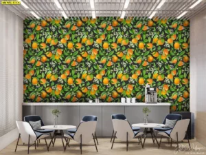 ภาพผนังคาเฟ่ลายส้มโบทานิคอล จัดเป็นฉากหลังเครื่องชงกาแฟ ช่วยดึงสายตาและเชื่อมโยงเมนูสดชื่น