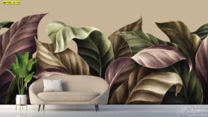 วอลเปเปอร์ใบไม้ขนาดใหญ่พื้นทรายอุ่น จับคู่โซฟาทรงโค้งและกระถางเขียว สร้างฟีเจอร์วอลล์ทรอปิคอลสว่างละมุน