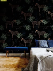 ห้องนอนสไตล์โบทานิคัลวอลเปเปอร์ลายม้าลายใบปาล์มสีเขียวบนพื้นดำเตียงหัวสีฟ้าพื้นไม้เฮอริ่งโบนสร้างความอบอุ่น