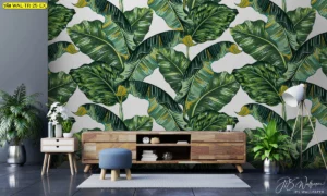 วอลเปเปอร์ลายสีเขียว พื้นครีมตกแต่งห้องนั่งเล่นสไตล์สแกนดิเนเวียนพร้อมตู้ทีวีไม้และเก้าอี้วินเทจ