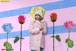 วอลเปเปอร์ลายดอกกุหลาบสีสันสดใสและพื้นหลังสีชมพูฟ้าสไตล์วินเทจโรแมนติกเหมาะตกแต่งร้านดอกไม้ร้านขนมและพื้นที่ถ่ายภาพคู่รักสวยงาม