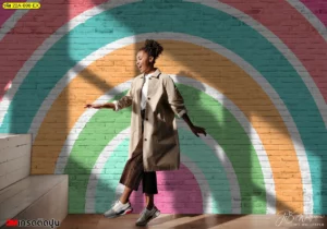 วอลเปเปอร์ลายครึ่งวงกลมสีรุ้งสไตล์โมเดิร์นอาร์ตสดใสติดผนังอิฐสีพาสเทลเหมาะสร้างจุดถ่ายภาพในร้านกาแฟและพื้นที่เชิงพาณิชย์