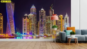 วอลเปเปอร์ห้องนั่งเล่นโมเดิร์นภาพวิวเมืองใหญ่ยามค่ำคืนสีน้ำเงิน-ม่วง ตกแต่งด้วยตู้ทีวีไม้โอ๊ค เก้าอี้สตูลหนัง โต๊ะข้างผ้าขาว และต้นไม้ประดับสร้างบรรยากาศอบอุ่นทันสมัย