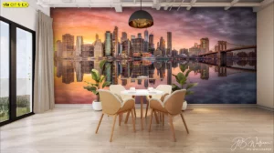 ภาพติดผนังวิวเมืองสะท้อนน้ำสไตล์โรแมนติก โทนสีส้ม-ชมพูตอนพระอาทิตย์ตก ห้องอาหารโมเดิร์นพร้อมโต๊ะกลมสีขาวและเก้าอี้ไม้ธรรมชาติ
