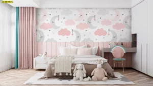 วอลเปเปอร์ห้องเด็กผู้หญิง ผนังหัวเตียงลายพระจันทร์ ก้อนเมฆ และดาวโทนชมพู-เทาพาสเทล บรรยากาศสงบก่อนนอนของเด็กเล็ก​