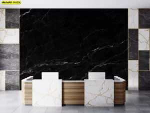 วอลเปเปอร์หินอ่อนสีดำตอกย้ำบรรยากาศลักซ์ชัวรี่ในโถงต้อนรับโรงแรม รูปแบบตรงตามสั่ง โทนสีดำลายเส้นขาวผสมทองเพิ่มมิติมุมต้อนรับและสร้างความจดจำในลุคสากล