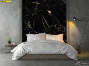 วอลเปเปอร์หินอ่อนดำเส้นทอง ในห้องนอนผนังหัวเตียงโดดเด่นเติมบรรยากาศความล้ำสมัยและความแตกต่างในโรงแรมยุคใหม่