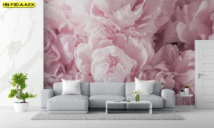 ภาพดอกไม้ชมพูพาสเทลขนาดใหญ่แต่งผนังห้องรับแขกคอนโดคู่กับโซฟาสีเทาอ่อน ช่วยให้ห้องดูกว้างและนุ่มนวล เหมาะกับคนที่ชอบโทนหวานอบอุ่น