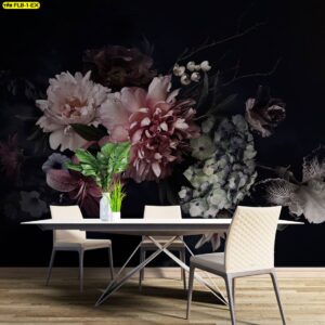 วอลเปเปอร์ลายดอกไม้วินเทจโทนสีชมพูม่วงบนพื้นดำสำหรับแต่งห้องทานอาหารดีไซน์งานศิลปะยุโรปที่ให้ความรู้สึกหรูหราและอบอุ่น