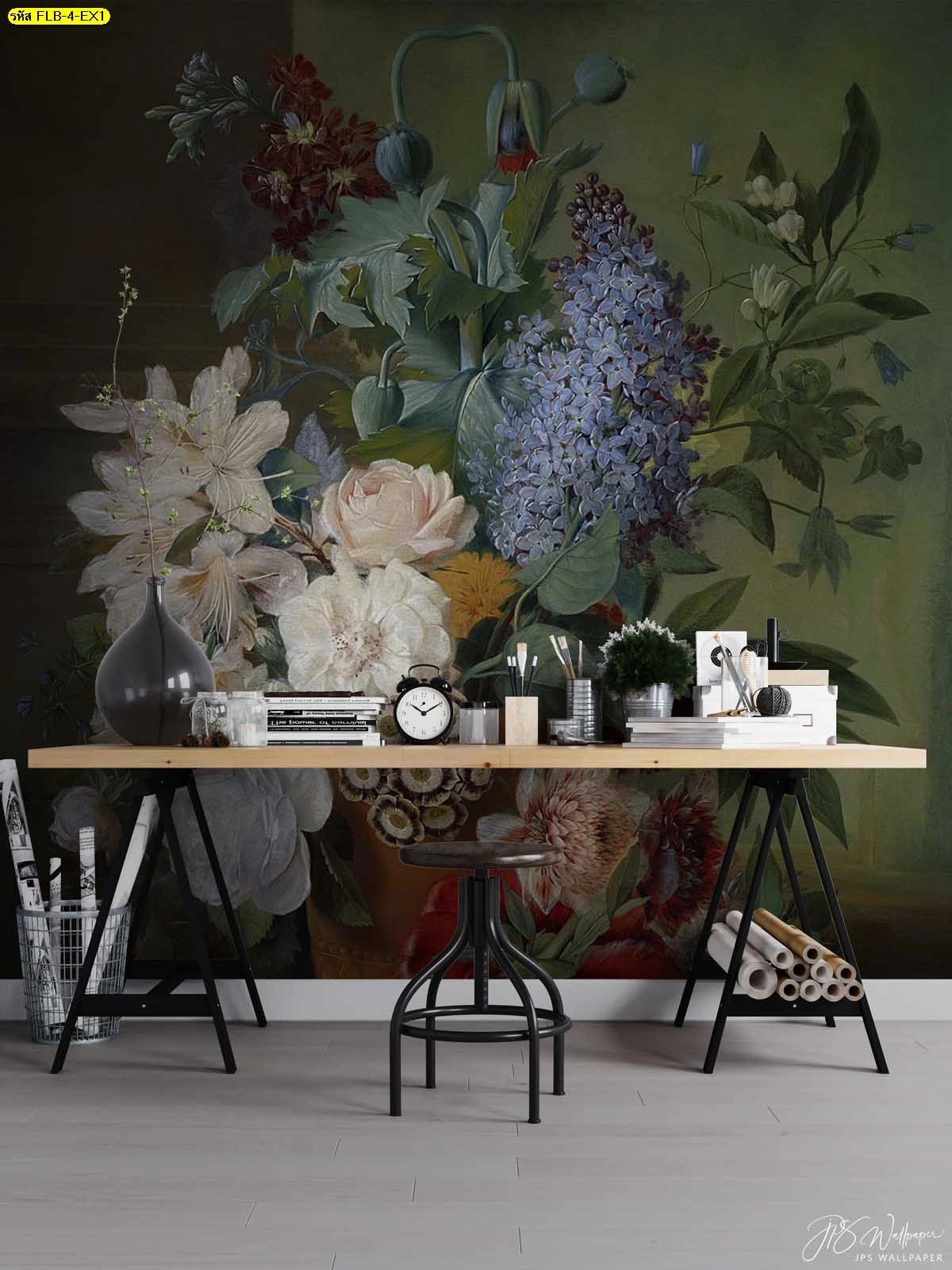 วอลเปเปอร์สั่งพิมพ์ลายดอกไม้ วินเทจโบราณสีม่วงอ่อนบนพื้นหลังสีเขียวเข้มช่วยเปลี่ยนผนังห้องทำงานให้ดูสง่างามราวกับงานศิลปะในพิพิธภัณฑ์