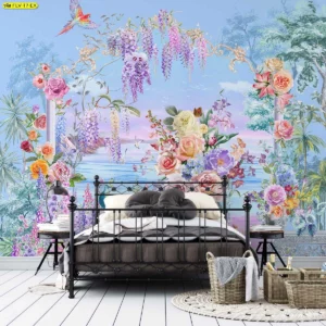 วอลเปเปอร์ลายสวนดอกไม้แฟนตาซีสำหรับห้องนอน ฉากซุ้มประตูดอกวิสทีเรียระย้าตัดกับท้องฟ้าสีครามสดใส สร้างบรรยากาศโรแมนติกและผ่อนคลายเหมือนอยู่ในความฝัน