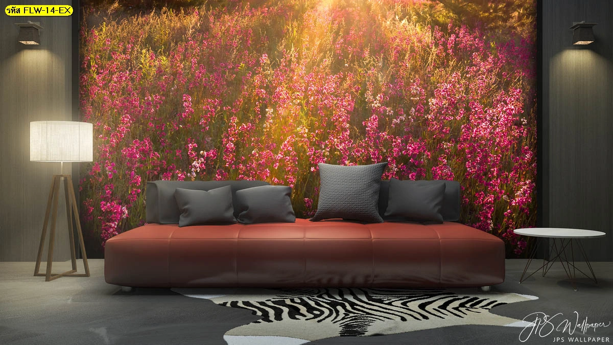 ภาพตกแต่งผนังแนวตั้งลายทุ่งดอกไม้สีชมพูในป่าสนที่มีแสงแดดสีทองสาดส่องลงมาช่วยเพิ่มความสว่างและความอบอุ่นให้กับห้องนั่งเล่น