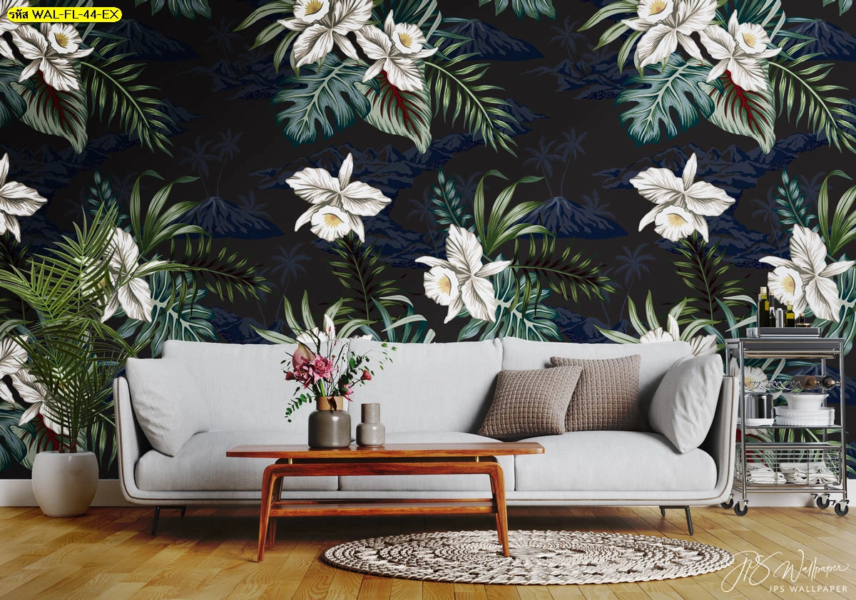 วอลเปเปอร์ลายดอกไม้ทรอปิคอล ผสมใบไม้และดอกไม้ขาวอย่างมีศิลปะ ช่วยเพิ่มความหรูแบบรีสอร์ทโมเดิร์น เหมาะกับบ้านสไตล์ธรรมชาติหรือห้องรับรอง