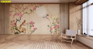 วอลเปเปอร์ฮวงจุ้ยลายดอกไม้จีนและนกบนพื้นสีครีม มีดวงจันทร์เต็มดวง เป็นฉากหลังห้องฝึกสมาธิหรือห้องนั่งเล่นแนวเซน เหมาะกับคนรักความสงบและพลังงานดีในบ้าน