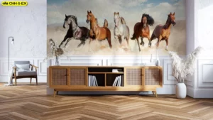 งานตกแต่งภายในห้องโถงกว้างด้วยวอลเปเปอร์ลายม้ามงคลวิ่งเรียงหน้ากระดานบนพื้นผิวเทกเจอร์ปูนเปลือยดูดิบเท่มีสไตล์