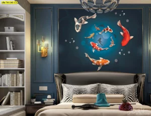 ไอเดียตกแต่งผนังหัวเตียงด้วยวอลเปเปอร์ปลาคาร์ฟพื้นหลังสีน้ำเงินเข้ม ดีไซน์หรูหราทันสมัย ช่วยให้ห้องดูสงบและเสริมฮวงจุ้ยด้านการเงิน