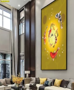 ภาพตกแต่งผนังแนวตั้งลายปลาคาร์ฟว่ายวน สีทองบนพื้นเขียว เหมาะสำหรับโถงทางเดินหรือห้องเพดานสูง ช่วยดึงดูดพลังงานบวกและเงินทองไหลมาเทมา