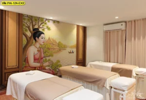 ภาพพิมพ์ลายไทยติดผนังร้านนวด หญิงงามชุดแดงนั่งใต้ต้นไม้ใหญ่ ฉากหลังเป็นวิถีชีวิตริมน้ำและวัดวาอาราม งานศิลปะไทยที่ลงตัว