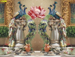 วอลเปเปอร์นกยูงเสริมมงคลลายปั้นนูนสีพาสเทลประดับดอกบัวชมพูช่วยสร้างสมาธิและความสงบสุขภายในห้องพระหรือพื้นที่พักผ่อน