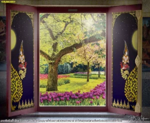 ภาพจำลองสถาปัตยกรรมห้องพระที่ใช้ภาพลายไทยติดกระจกสีม่วงน้ำเงินลายเทวดาประดับสองข้างทางเข้ามองเห็นทิวทัศน์สวนธรรมชาติอันร่มรื่น