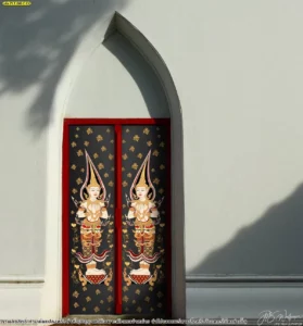 รับพิมพ์สติ๊กเกอร์ 3M ลายไทยติดประตูกระจกทรงโค้งลายเทพพนมพุ่มข้าวบิณฑ์สีทองเพิ่มความพรีเมียมและดูขลังให้กับการตกแต่งสถาปัตยกรรมภายใน