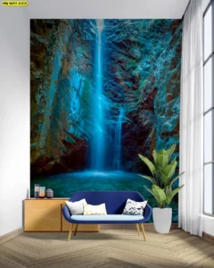 ภาพวอลเปเปอร์ลายน้ำตกสีฟ้าสดใสในซอกเขาหิน ช่วยเพิ่มมิติให้ห้องที่แคบดูสูงโปร่งและสดชื่นเหมือนอยู่ท่ามกลางน้ำตกจริง