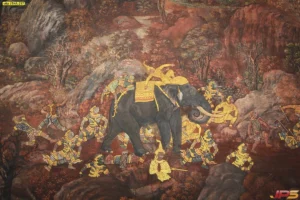 รูปยักษ์และลิงแต่งห้องพระสไตล์โมเดิร์นคลาสสิกฉากการรบกลางป่าหิมพานต์ที่มีโทนสีอบอุ่นช่วยสร้างความหรูหราให้พื้นที่