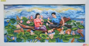 ภาพศิลปะไทยแกะสลักนูนต่ำชายหญิงพายเรือเก็บดอกบัวในสระบัวขนาดใหญ่ให้ความรู้สึกเงียบสงบผ่อนคลายเมื่อใช้ตกแต่งห้องนอน