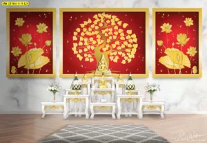 ภาพมงคลตกแต่งผนังหลังโต๊ะหมู่บูชาลายต้นโพธิ์ทองและดอกบัวบนพื้นแดงมงคลช่วยส่งเสริมโชคลาภและความรุ่งเรืองให้ผู้อยู่อาศัย