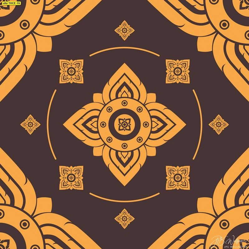 ลายไทยตกแต่งภายในห้องพระแบบพุ่มข้าวบิณฑ์สีทองบนพื้นน้ำตาลเข้มช่วยเน้นความโดดเด่นและสร้างมิติให้กับผนังและฝ้า