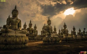 ภาพวอลเปเปอร์ห้องพระสั่งพิมพ์ตามขนาดรวบรวมหมู่พระพุทธรูปหินทรายในบรรยากาศขรึมขลังช่วยเสริมสร้างบารมีและเติมเต็มงานดีไซน์สไตล์ลักชูรี