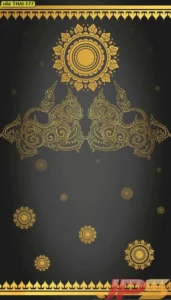 วอลเปเปอร์ลายไทยสิงห์ทองแนวตั้งพื้นหลังสีดำเข้มตัดกับลายเส้นสีทองอร่ามใช้ตกแต่งผนังห้องพระเพิ่มความภูมิฐานและดูศักดิ์สิทธิ์