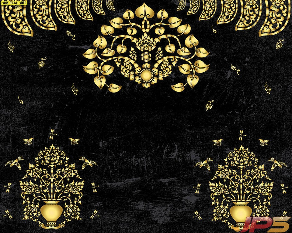 วอลเปเปอร์ลายโพธิ์มงคลสีทองพื้นสีดำสนิทช่วยขับเน้นลวดลายพุ่มข้าวบิณฑ์ให้ดูเด่นสง่าดุจงานพุทธศิลป์ประดับผนัง
