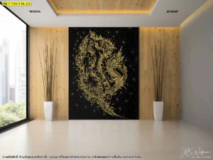 ผนังลายพญานาคสีทองเดี่ยวบนพื้นดำ จับคู่ผนังไม้และโถงสถาปัตย์สมัยใหม่ ให้ภาพรวมโดดเด่น